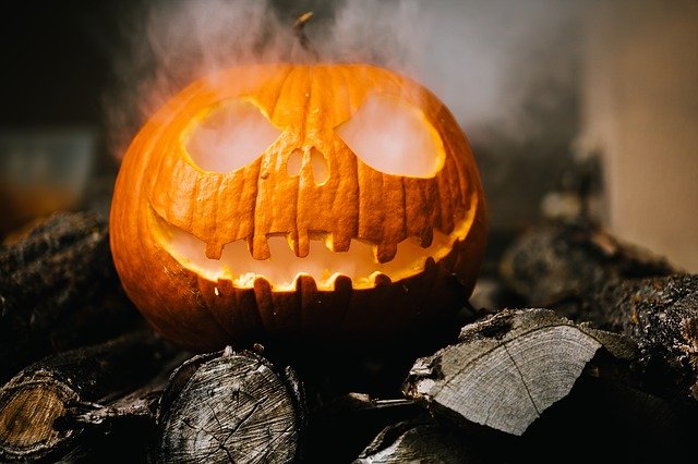 halloweenská vydlabaná dýně
